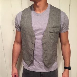Men’s light grey tweed vest